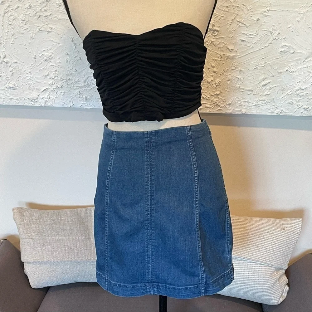 FREE PEOPLE Modern Femme Denim Blue Mini Skirt size 6.